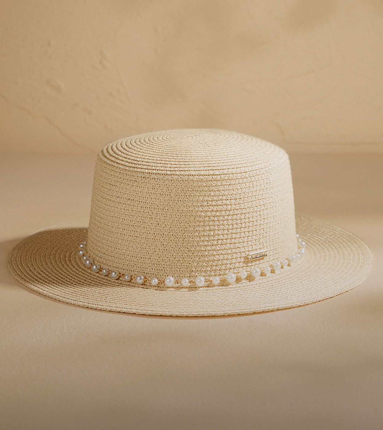 Foto de sombrero de ala pequeña en color beige