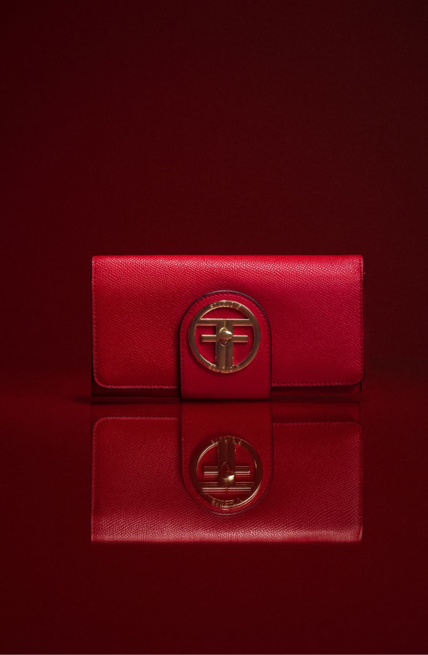 Billetera de mujer color rojo con hebilla de Studio F dorada 