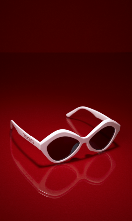 Gafas de sol para mujer de con lente ovalado blanco. Campaña San Valentín, Studio F 