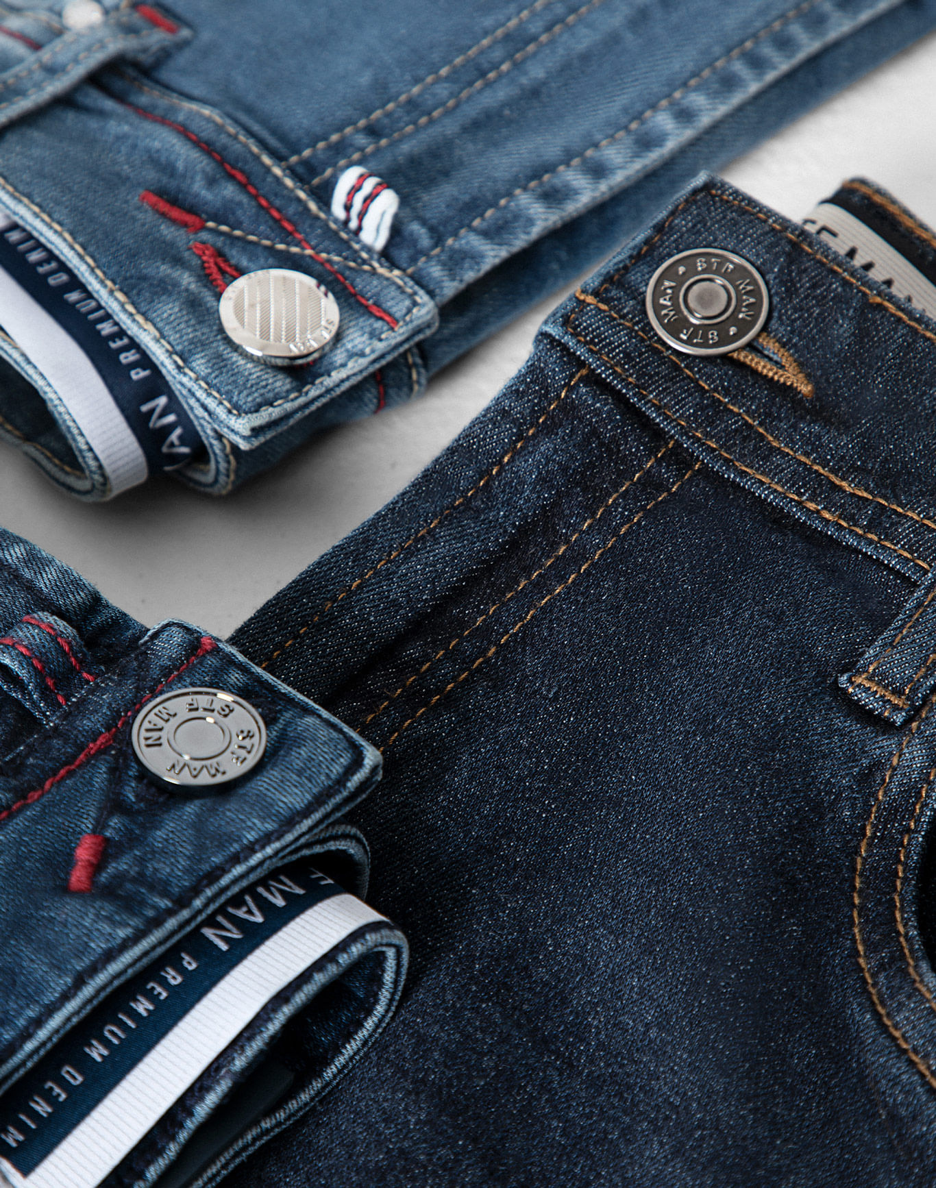 Foto en detalle de 3 jeans ubicados uno sobre otro de la marca STUDIO F MAN