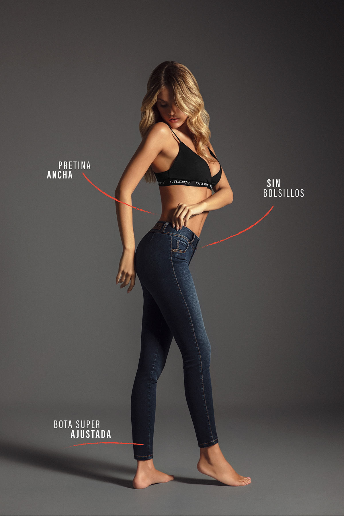 Mujer usando jean ultra slim de pretina ancha y sin bolsillos de la marca Studio F